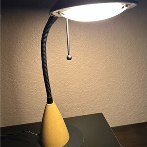 Modern Adjustable Desk Lamp with Pull Chain – Cone Base Design